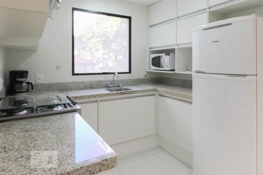 Cozinha de apartamento para alugar com 1 quarto, 45m² em Vila Nova Conceição, São Paulo