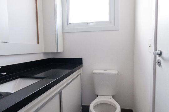 Banheiro de apartamento para alugar com 1 quarto, 46m² em Marechal Rondon, Canoas