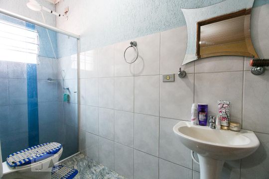 Banheiro da Suíte de casa à venda com 4 quartos, 250m² em Vila Bertioga, São Paulo