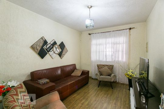 Casa à venda com 4 quartos, 250m² em Vila Bertioga, São Paulo