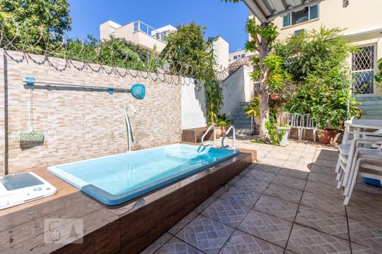 Piscina de casa à venda com 5 quartos, 370m² em Abolição, Rio de Janeiro