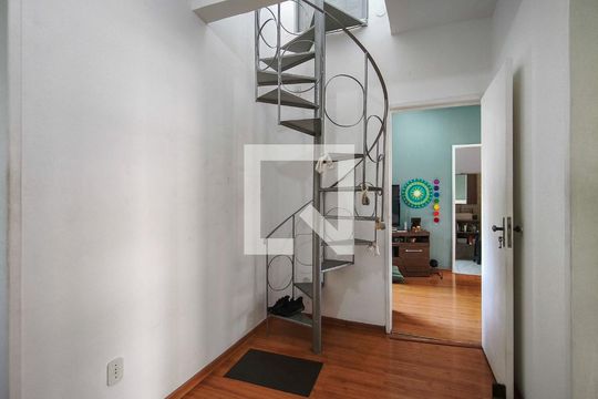 Hall social de casa à venda com 4 quartos, 219m² em Vila Isabel, Rio de Janeiro