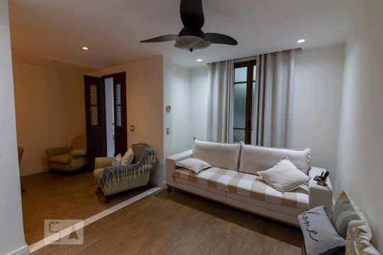 Sala de casa à venda com 2 quartos, 124m² em Tijuca, Rio de Janeiro