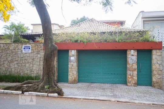 Fachada de casa à venda com 2 quartos, 300m² em Brooklin, São Paulo