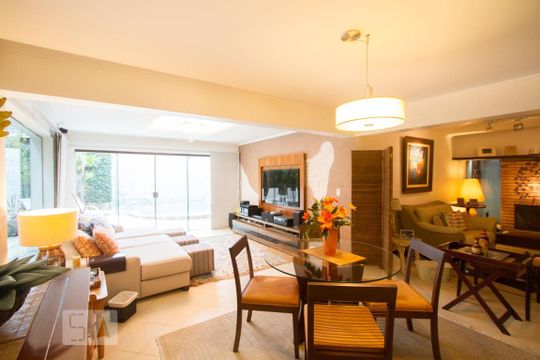 Sala de TV de casa à venda com 2 quartos, 300m² em Brooklin, São Paulo
