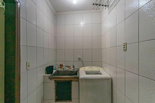 Área de Serviço de casa à venda com 3 quartos, 205m² em Vila Helena, Santo André