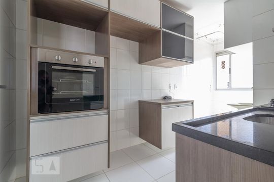 Cozinha de apartamento para alugar com 2 quartos, 48m² em Jardim Norma, São Paulo