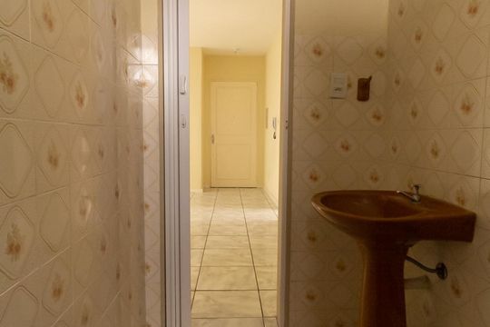 Banheiro Social de apartamento à venda com 2 quartos, 64m² em Petrópolis, Porto Alegre