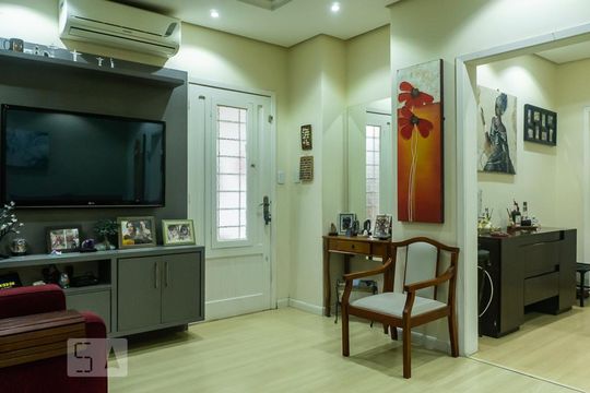 Sala de casa à venda com 3 quartos, 134m² em Petrópolis, Porto Alegre
