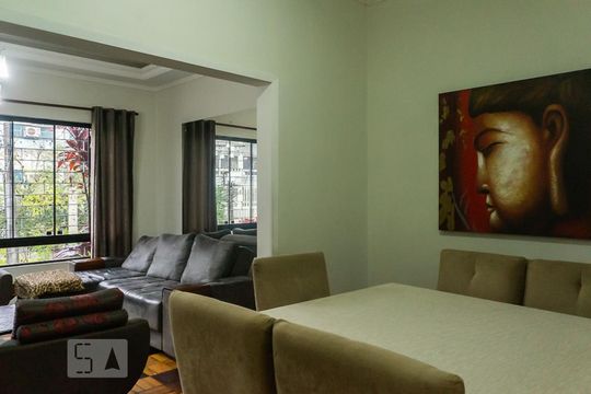 Sala de casa à venda com 3 quartos, 134m² em Petrópolis, Porto Alegre