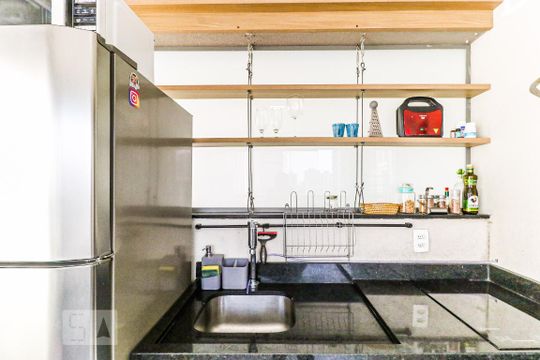 Cozinha de kitnet/studio à venda com 1 quarto, 29m² em Vila Cordeiro, São Paulo
