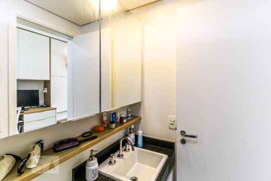 Banheiro de kitnet/studio à venda com 1 quarto, 29m² em Vila Cordeiro, São Paulo