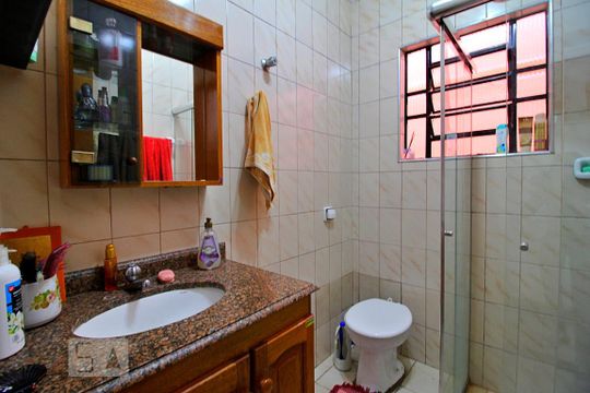 Banheiro de casa à venda com 2 quartos, 83m² em Jardim Pilar, Santo André