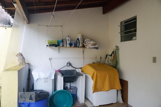 Lavanderia de casa à venda com 3 quartos, 200m² em Vila Costa Melo, São Paulo
