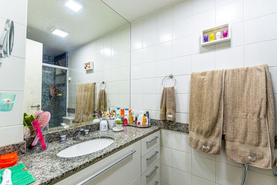 Banheiro Social de apartamento à venda com 3 quartos, 105m² em Icaraí, Niterói
