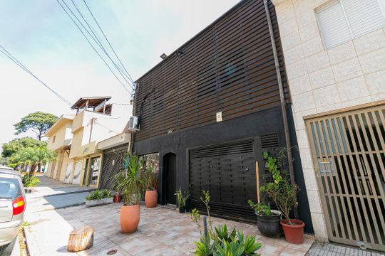 Fachada de casa à venda com 3 quartos, 350m² em Chácara Santo Antônio (zona Leste), São Paulo