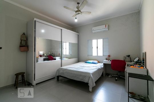 Suíte 1 de casa à venda com 3 quartos, 350m² em Chácara Santo Antônio (zona Leste), São Paulo