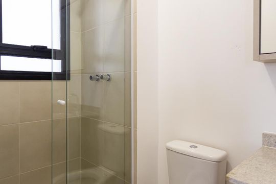 Banheiro de apartamento à venda com 1 quarto, 65m² em Continental, Osasco
