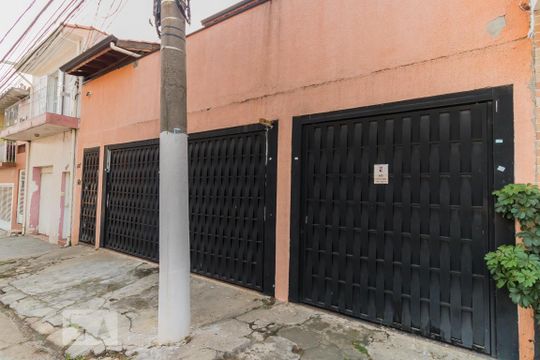 Fachada de casa à venda com 2 quartos, 320m² em Vila Dalila, São Paulo