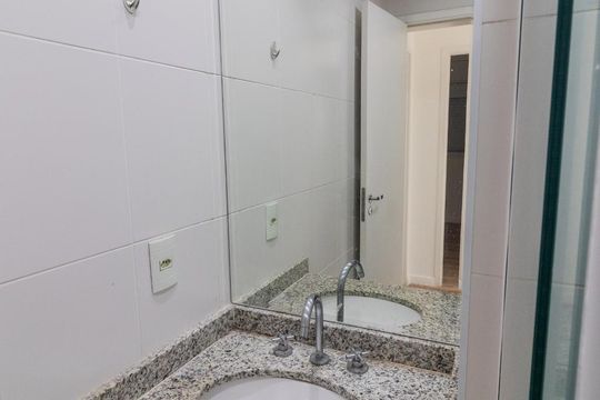 Banheiro de apartamento à venda com 2 quartos, 72m² em Santana, São Paulo