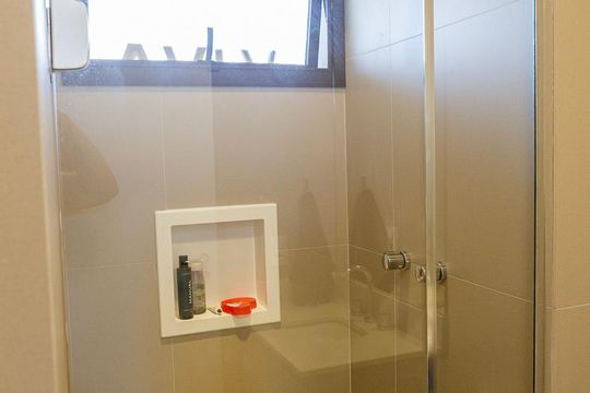 Banheiro da Suite 1 de apartamento para alugar com 2 quartos, 72m² em Vila Madalena, São Paulo