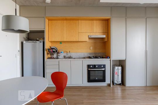 Cozinha de apartamento para alugar com 2 quartos, 72m² em Vila Madalena, São Paulo