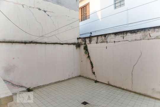 Quintal de casa à venda com 3 quartos, 300m² em Parque Edu Chaves, São Paulo