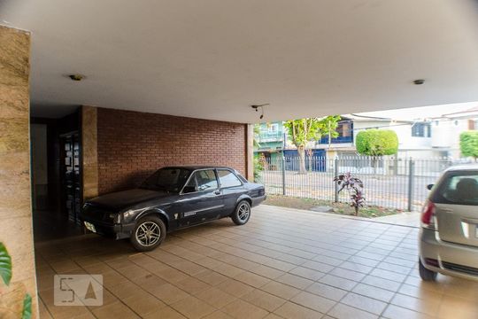Garagem de casa à venda com 3 quartos, 300m² em Parque Edu Chaves, São Paulo
