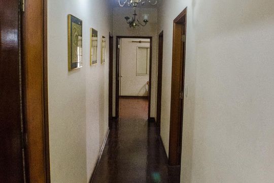 Corredor de casa à venda com 3 quartos, 300m² em Parque Edu Chaves, São Paulo