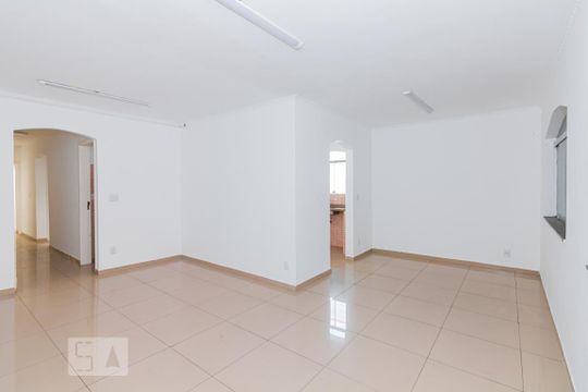 Casa para alugar com 4 quartos, 450m² em Vila Romana, São Paulo