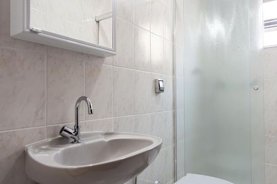 Banheiro de apartamento para alugar com 2 quartos, 65m² em Vila Yara, Osasco