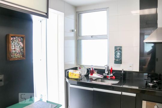 Cozinha de apartamento para alugar com 3 quartos, 75m² em Calafate, Belo Horizonte
