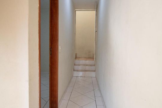 Corredor  de casa para alugar com 2 quartos, 105m² em Honório Gurgel, Rio de Janeiro