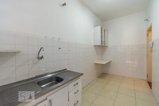 Cozinha de apartamento para alugar com 1 quarto, 50m² em Cerqueira César, São Paulo
