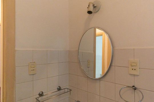Banheiro de apartamento para alugar com 1 quarto, 50m² em Cerqueira César, São Paulo