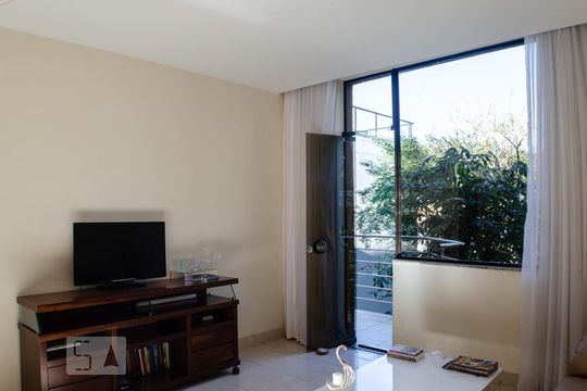 Sala de casa para alugar com 4 quartos, 290m² em Santa Lúcia, Belo Horizonte