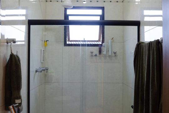 Banheiro de casa para alugar com 4 quartos, 290m² em Santa Lúcia, Belo Horizonte