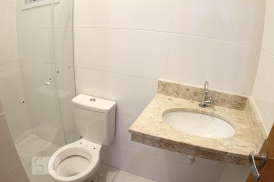 Banheiro de casa de condomínio à venda com 1 quarto, 25m² em Bortolândia, São Paulo