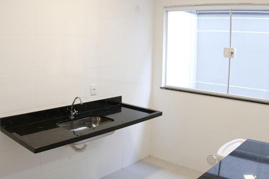 Cozinha de casa de condomínio à venda com 1 quarto, 25m² em Bortolândia, São Paulo