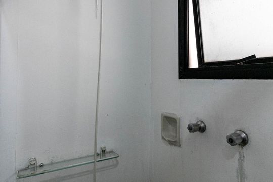 Banheiro de apartamento para alugar com 1 quarto, 75m² em Itaim Bibi, São Paulo