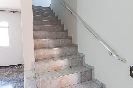 Escadas de casa à venda com 4 quartos, 160m² em Jardim Testae, Guarulhos
