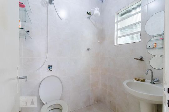 Banheiro de casa para alugar com 1 quarto, 60m² em Vila Gumercindo, São Paulo