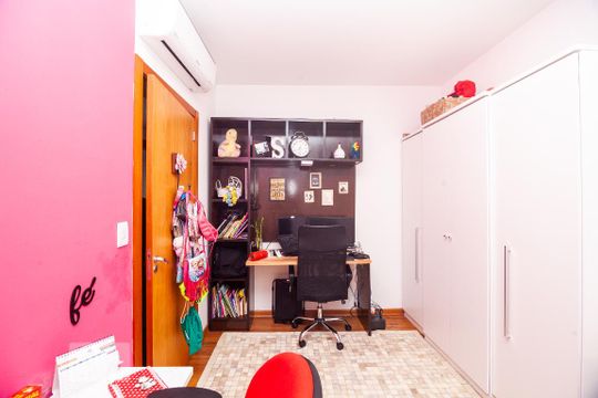 Quarto 1 de apartamento à venda com 2 quartos, 92m² em São João, Porto Alegre