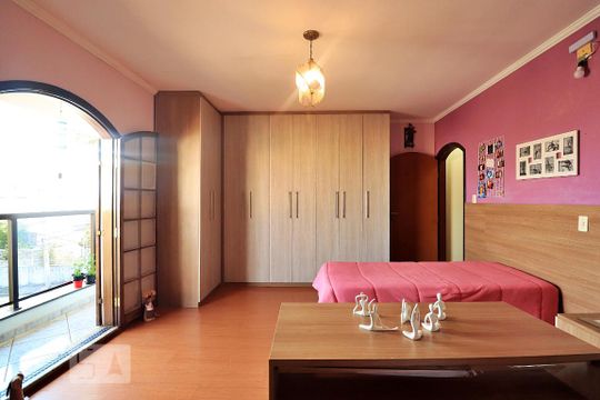 Suíte de casa para alugar com 3 quartos, 224m² em Vila Camilópolis, Santo André