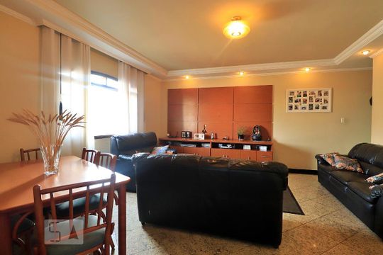 Sala de casa para alugar com 3 quartos, 224m² em Vila Camilópolis, Santo André