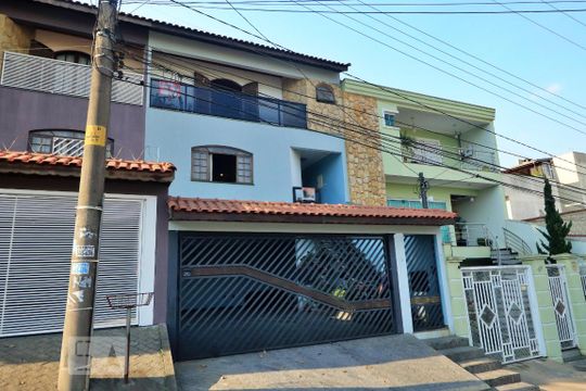 Fachada de casa para alugar com 3 quartos, 224m² em Vila Camilópolis, Santo André