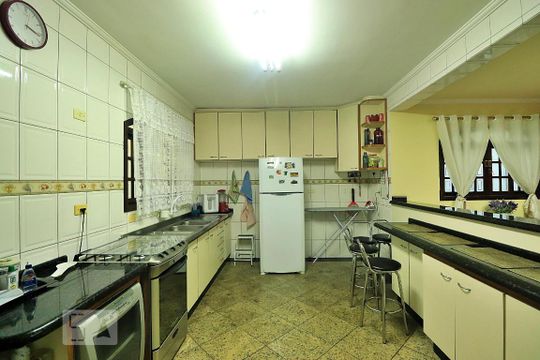 Cozinha de casa para alugar com 3 quartos, 224m² em Vila Camilópolis, Santo André