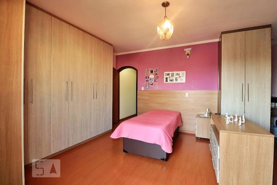 Suíte de casa para alugar com 3 quartos, 224m² em Vila Camilópolis, Santo André