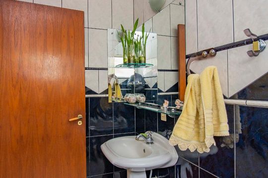 Lavabo  de casa para alugar com 4 quartos, 390m² em Jardim Floresta, Porto Alegre