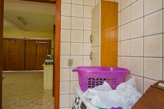 Escritório  de casa para alugar com 4 quartos, 390m² em Jardim Floresta, Porto Alegre